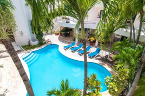 Blue Palms Suites, Pool Onsite, Steps to the Beach & 5th Ave!